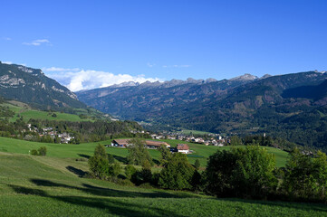 Fototapeta na wymiar Paysage de montagne autour du village pittoresque de Carano et la vallée de Fiemme dans la province de Trente en Italie