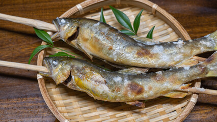鮎の塩焼き｜日本の料理