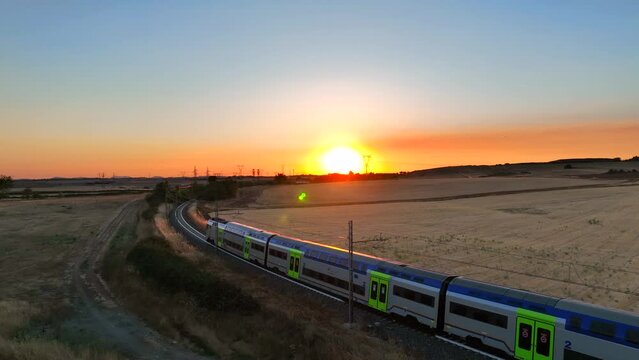 Viaggio in Treno in Italia, Europa.Vista aerea al Tramonto 