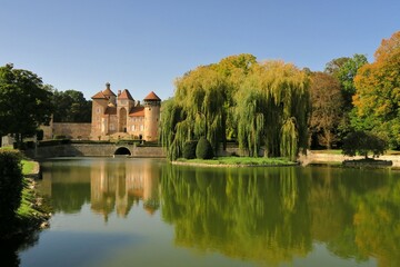 Fototapeta na wymiar Paysage et reflets en Bourgogne.