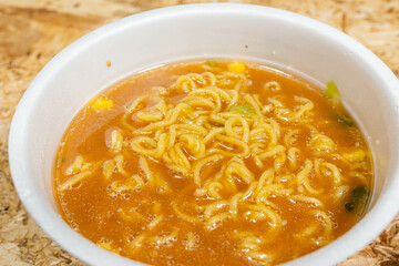 カップの味噌ラーメン