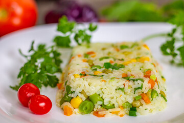 Arroz À Grega, Feito Com Ervilha, Milho, Cenoura e Cebolinha