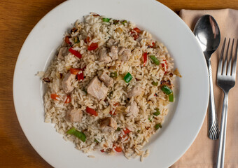 rice stir fry with peppers onions and chicken,