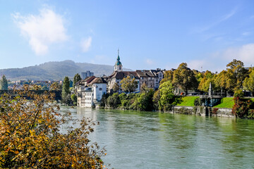Olten, Stadt, Stadtturm, Aare, Fluss, Alte Brücke, Holzbrücke, Altstadt, historische Häuser, Bahnhof, Herbst, Herbstsonne, Herbstfarbe, Solothurn, Schweiz