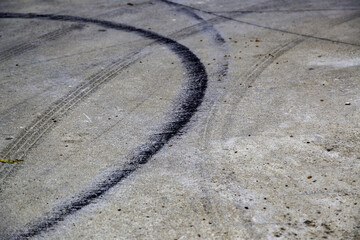Wheel skid on the asphalt