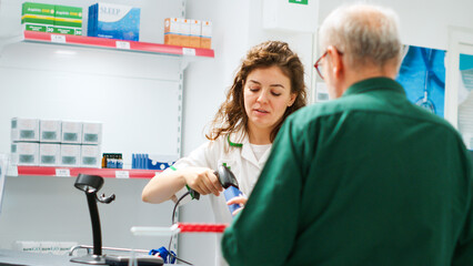 Obraz premium Female pharmacist working at pharmacy counter to help people with disease, selling medicaments and pills. Giving treatment and drugs on prescription, pharmaceutical drugstore. Handheld shot.