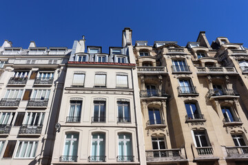 Fototapeta premium Prächtige Altbauten der Beaux-Arts-Architektur im Zentrum von Paris, Frankreich