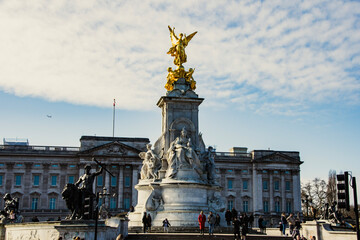 statue of monarch
