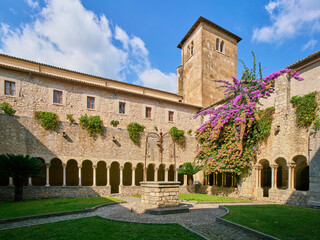 Fototapeta premium Cloister of Valvisciolo Abbey (Abbazia di Valvisciolo) Romanesque Cistercian styled church near the ancient town of Sermoneta, Lazio, Italy 