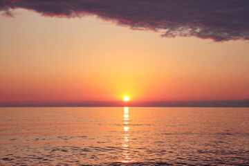 Fototapeta premium Picturesque view of beautiful sky over sea at sunset