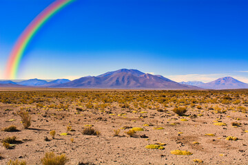アルティプラーノ平原にかかる虹
