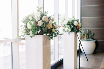Fototapeta na wymiar Floral centerpieces at a wedding ceremony