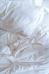 Obraz premium white pillows on crumpled bed