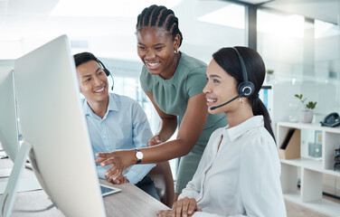 Obraz premium Crm, call center and computer with training, team and smile at office for learning with manager. Man, woman and diversity in education in customer service, help and support at agency in telemarketing