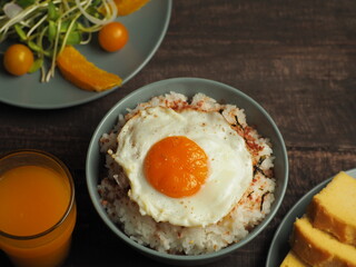 A full set of Thai food on a wood table