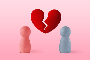 Pink and blue pawn with broken heart - Concept of love ending and divorce - obrazy, fototapety, plakaty