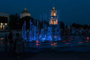 Fototapeta na wymiar Voronezh, New dancing fountains in the Soviet Square on a late summer evening, Voronezh