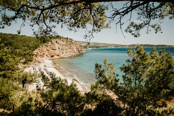 Widok na dziką plażę na wyspie Thassos, Grecja