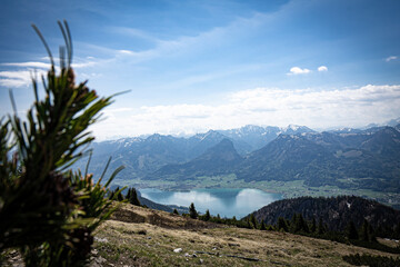 Fototapeta na wymiar landscape with lake in the alps