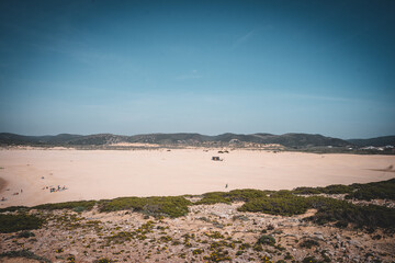 Küstenlandschaft mit Felsen und Meer	