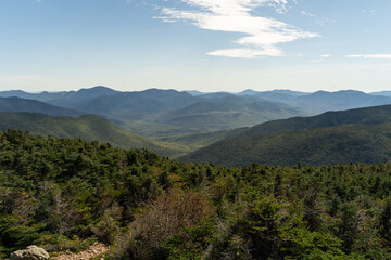Fototapeta premium Magnificent Hiking trip to Mount Lafayette on a clear summer day