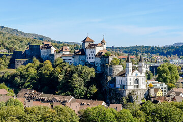 Aarburg, Kirche, Festung, Aare, Fluss, Altstadt, Altstadthäuser, Aargau, Zofingen, Herbst, Herbstsonne, Herbstfarben, Schweiz