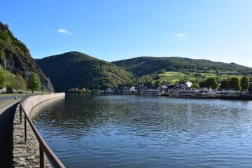 Mosel bei Briedern im Herbst