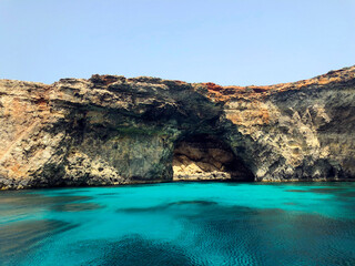 Fototapeta na wymiar Stunning Maltese seascape with turquoise waters of the Blue lagoon on Comino island. Beautiful Malta scenery with nobody. Best of Malta 