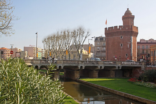 Perpignan, le Castillet, centre ville de Perpignan, le T&ecirc;t, espace vert Perpignan, Occitanie, sud de la France