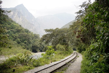 Footpath along the rail from hidroelectrica to machu picchu village (aguas calientes), Peru.  - obrazy, fototapety, plakaty