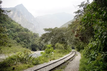 Cercles muraux Machu Picchu Footpath along the rail from hidroelectrica to machu picchu village (aguas calientes), Peru. 
