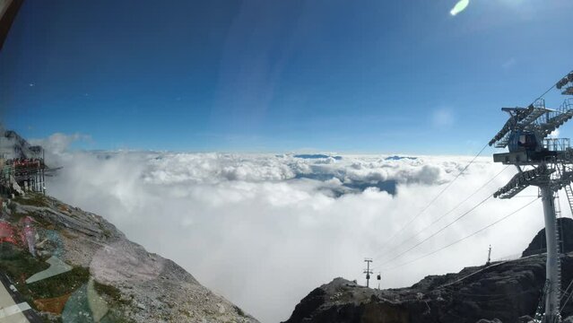 Damatic sea of clouds and telpher cable cars of Jade dragon snow moutain and Yulong glacier in Yunnan China by time-lapse photography玉龙雪山云海缆车延时摄影