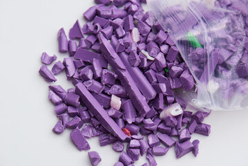 Regrind of violet plastic Parts für injection moulding