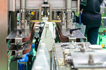 Automatic mono line gallon filler machine for water or beverage filling in manufacturing process