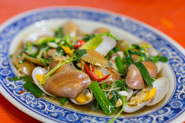 Pan fry clam with basil