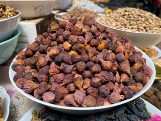 One of the fig varieties of Central Asia. They are dried in the shade.