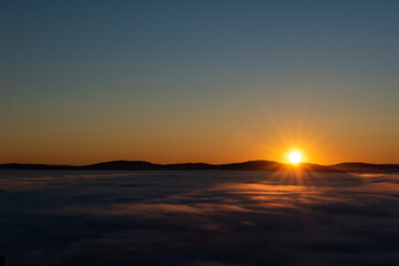 Fototapeta na wymiar Sunrise on the mountain in Lewisburg, West Virginia
