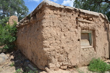 Adobe traditional house made from mudbrick in New Mexico - 537924072