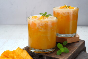  sweet and creamy sago mango dessert,asian mango dessert, also known as Mango Lolo