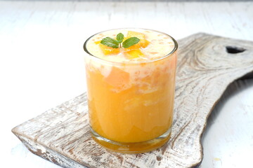  sweet and creamy sago mango dessert,asian mango dessert, also known as Mango Lolo