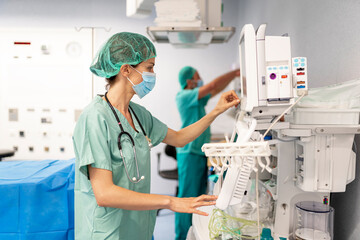 Medical team working in a operating theatre