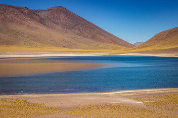 Fototapeta na wymiar Laguna Miniques, salt lake in Atacama desert, volcanic landscape, Chile