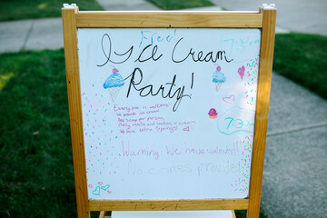 Handwritten sign made by kids for ice cream party