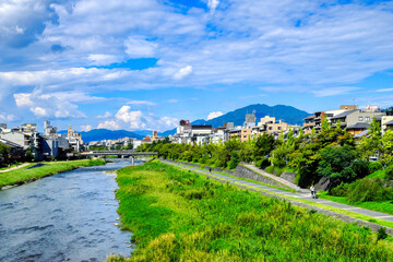 Fototapeta na wymiar 京都、松原橋からの鴨川