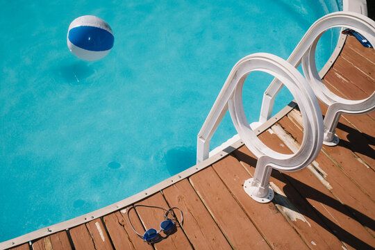 Pool ladder