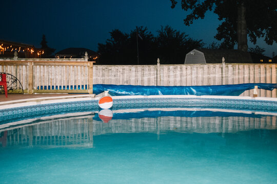 Beach bal in the pool, direct flash