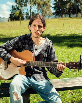 Soloist singing in the middle of a sunny day