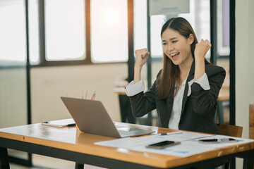 Asian businesswoman chatting with customers via laptop online