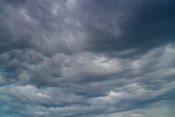Obraz premium Early morning sky full of rain clouds