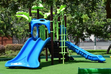 Parque de juegos infantiles, juegos para niños. recreación infantil.